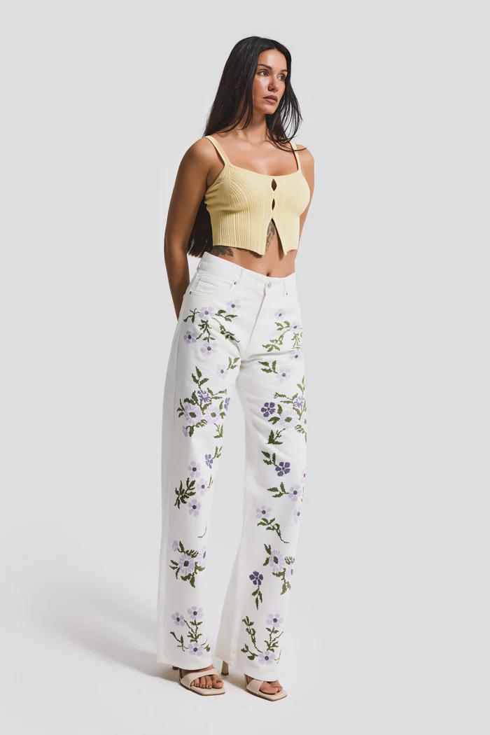 Women’s White Floral Embroidered Jeans - Image 4